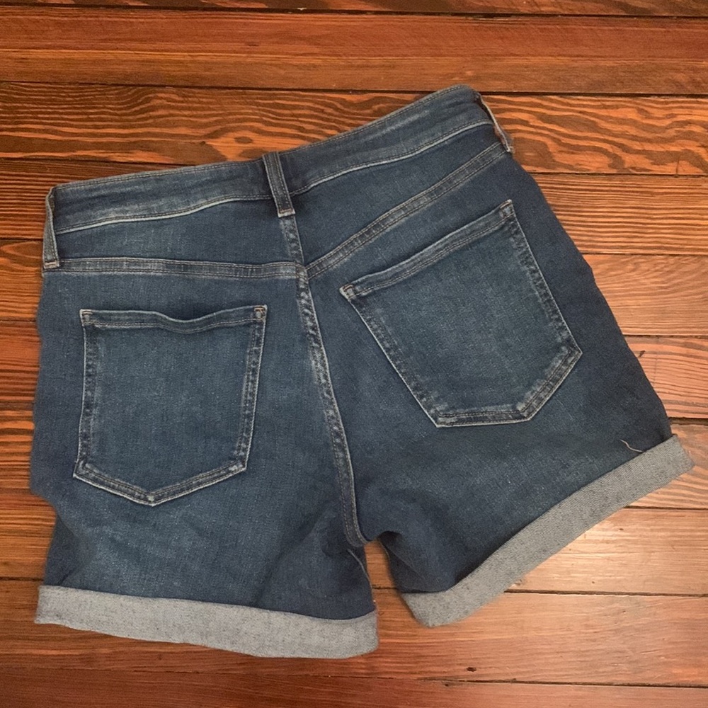 Old Navy High-Waisted Wow Jean Shorts -- 5-inch Inseam - 4